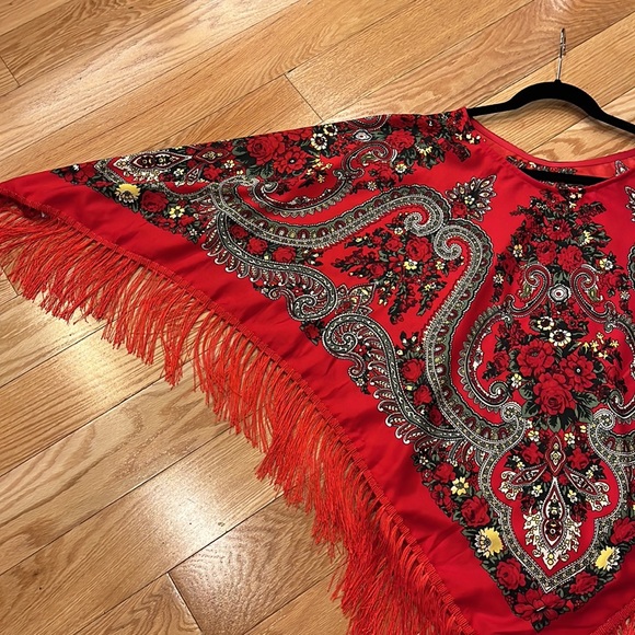 Floral fringed poncho - Picture 3 of 5